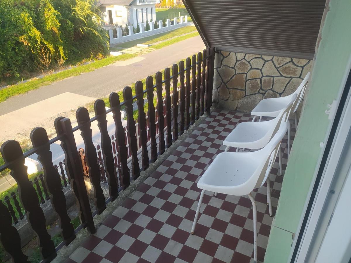 Etus Vendeghaz Villa บาลาตอนเฟนีแวช ภายนอก รูปภาพ