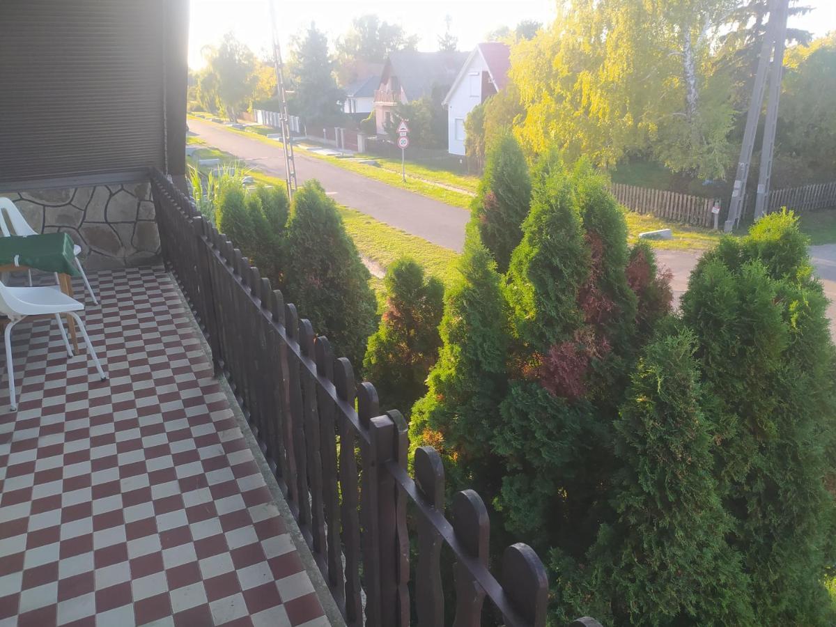 Etus Vendeghaz Villa บาลาตอนเฟนีแวช ภายนอก รูปภาพ