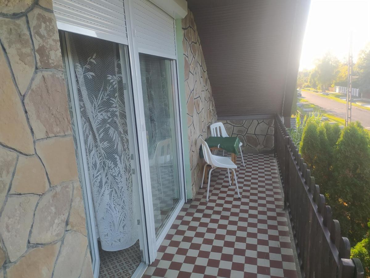 Etus Vendeghaz Villa บาลาตอนเฟนีแวช ภายนอก รูปภาพ