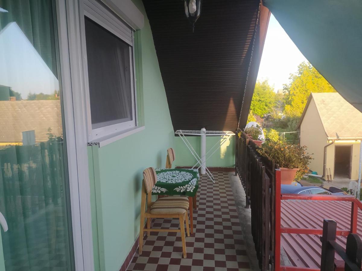 Etus Vendeghaz Villa บาลาตอนเฟนีแวช ภายนอก รูปภาพ