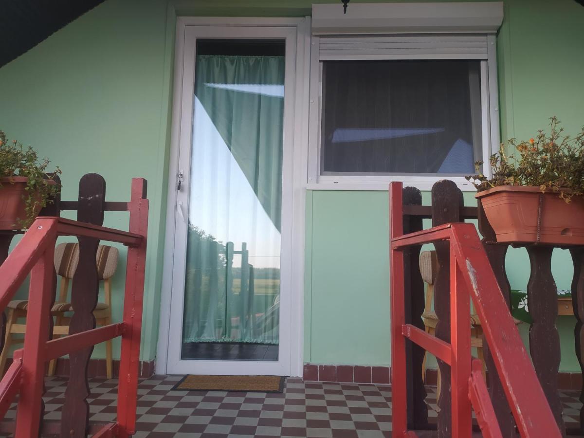 Etus Vendeghaz Villa บาลาตอนเฟนีแวช ภายนอก รูปภาพ