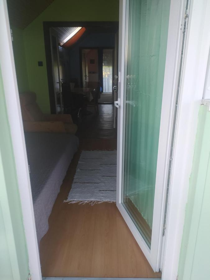 Etus Vendeghaz Villa บาลาตอนเฟนีแวช ภายนอก รูปภาพ